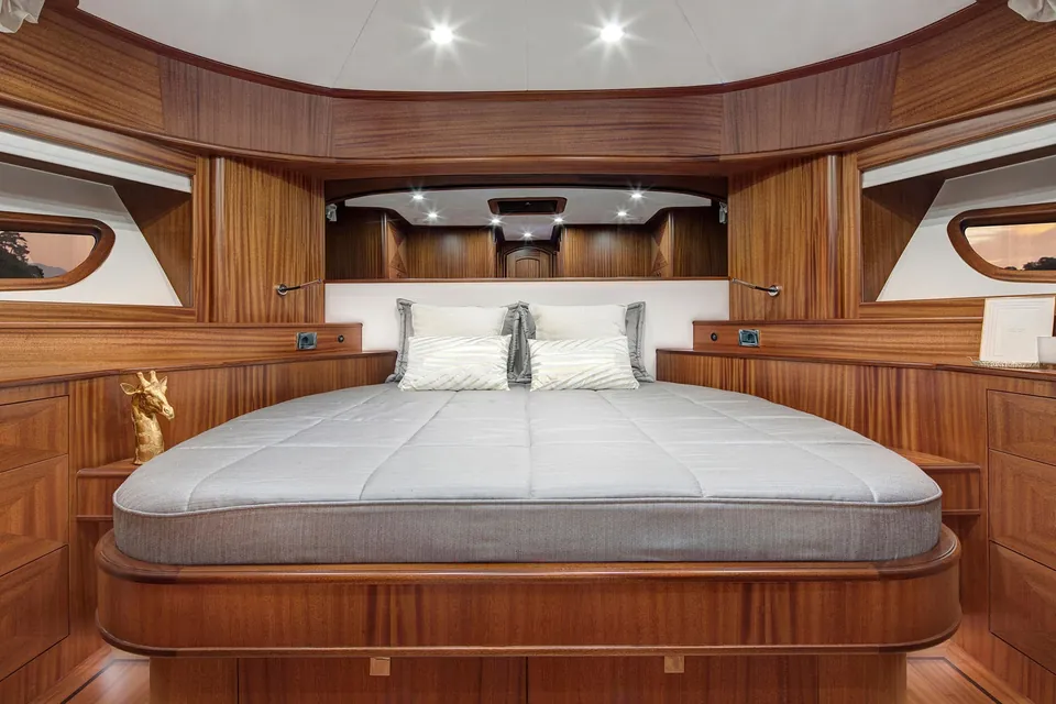 Alecto, 2022 Vicem Yachts Classic 82 Flybridge, photo 11