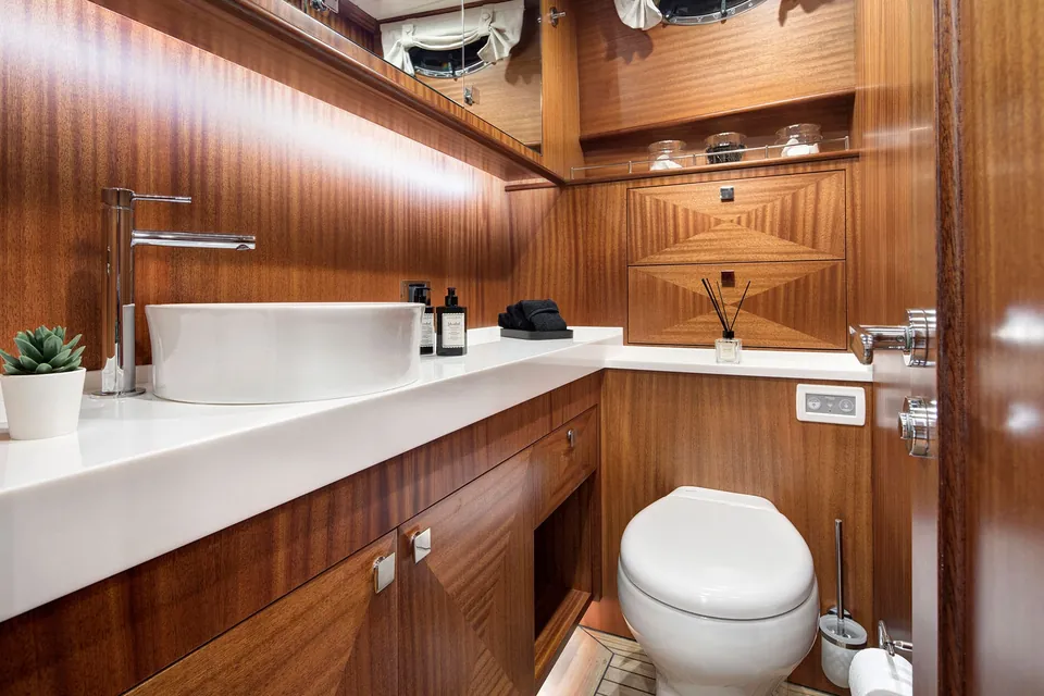 Alecto, 2022 Vicem Yachts Classic 82 Flybridge, photo 12