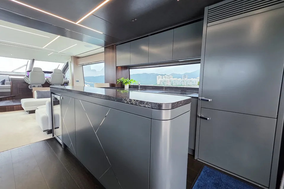 Upway, 2024 Sunseeker 76 Yacht, photo 4