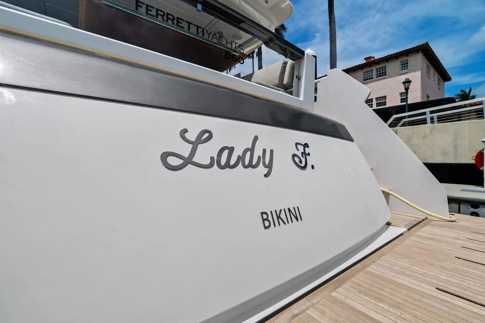 Lady F, 2023 Ferretti 860, photo 6
