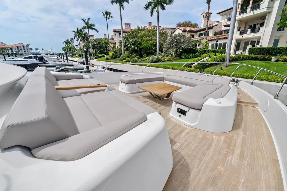 Lady F, 2023 Ferretti 860, photo 12