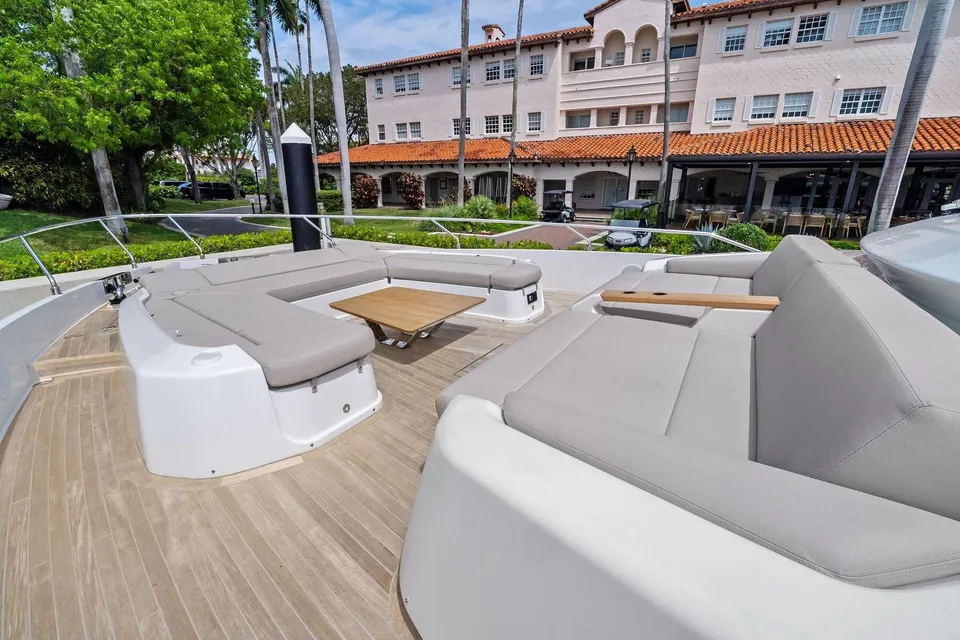 Lady F, 2023 Ferretti 860, photo 14