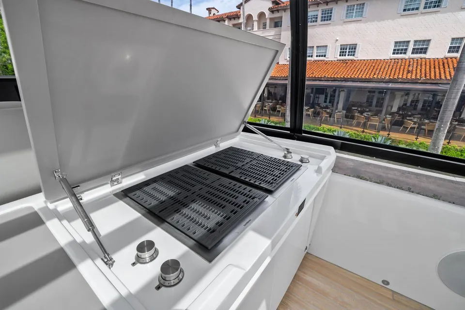 Lady F, 2023 Ferretti 860, photo 27
