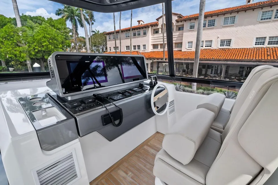 Lady F, 2023 Ferretti 860, photo 31