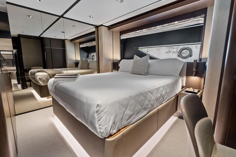 Lady F, 2023 Ferretti 860, photo 45