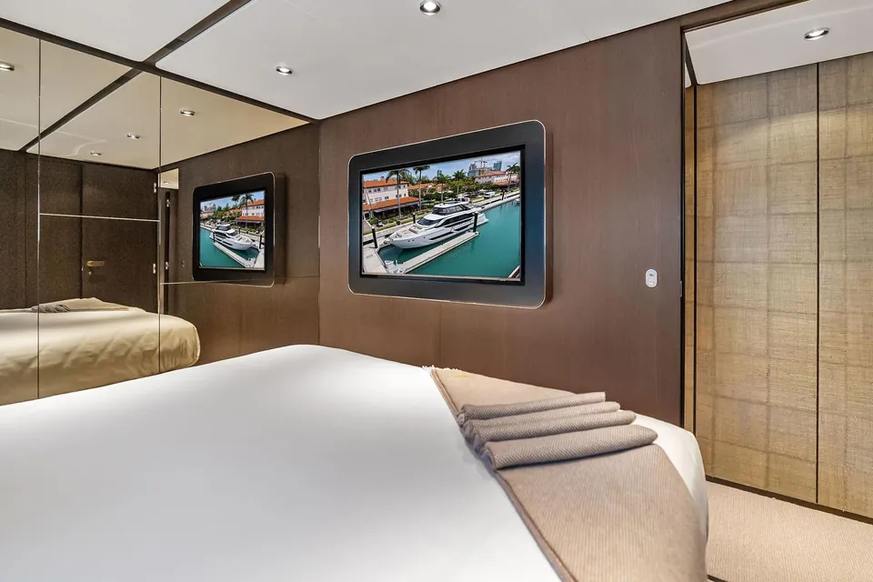 Lady F, 2023 Ferretti 860, photo 47