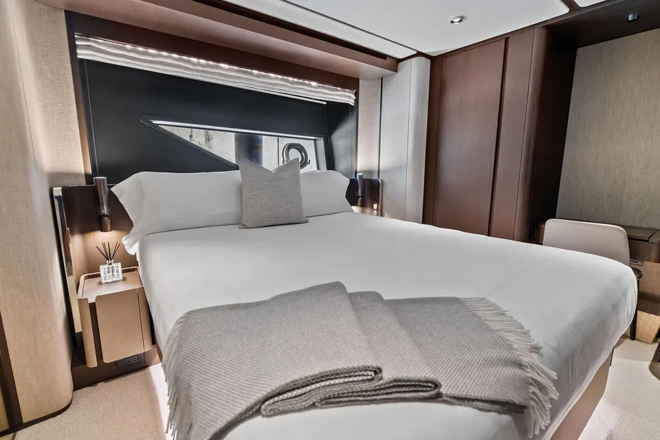 Lady F, 2023 Ferretti 860, photo 48