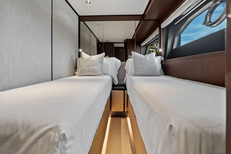 Lady F, 2023 Ferretti 860, photo 54