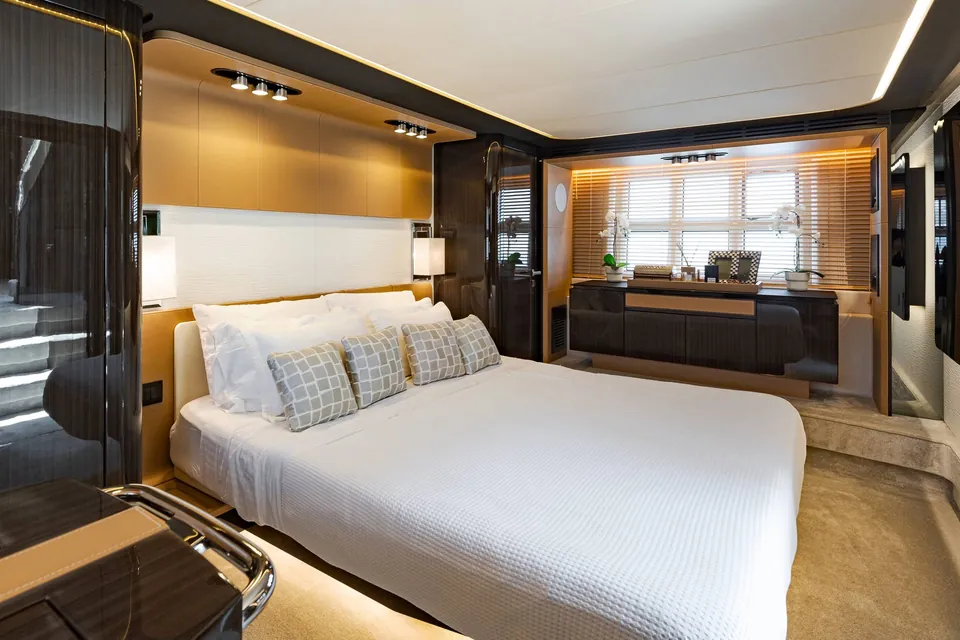 JR 28, 2020 Azimut, photo 31