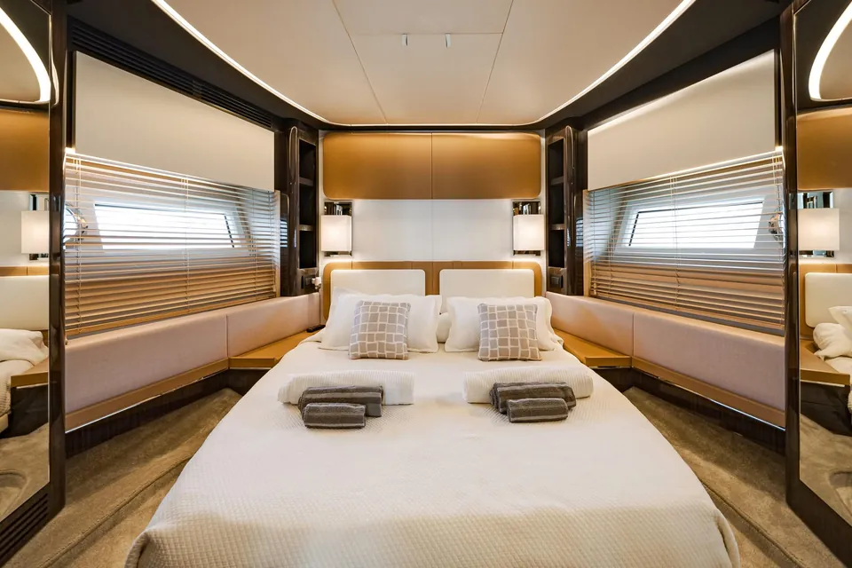 JR 28, 2020 Azimut, photo 39