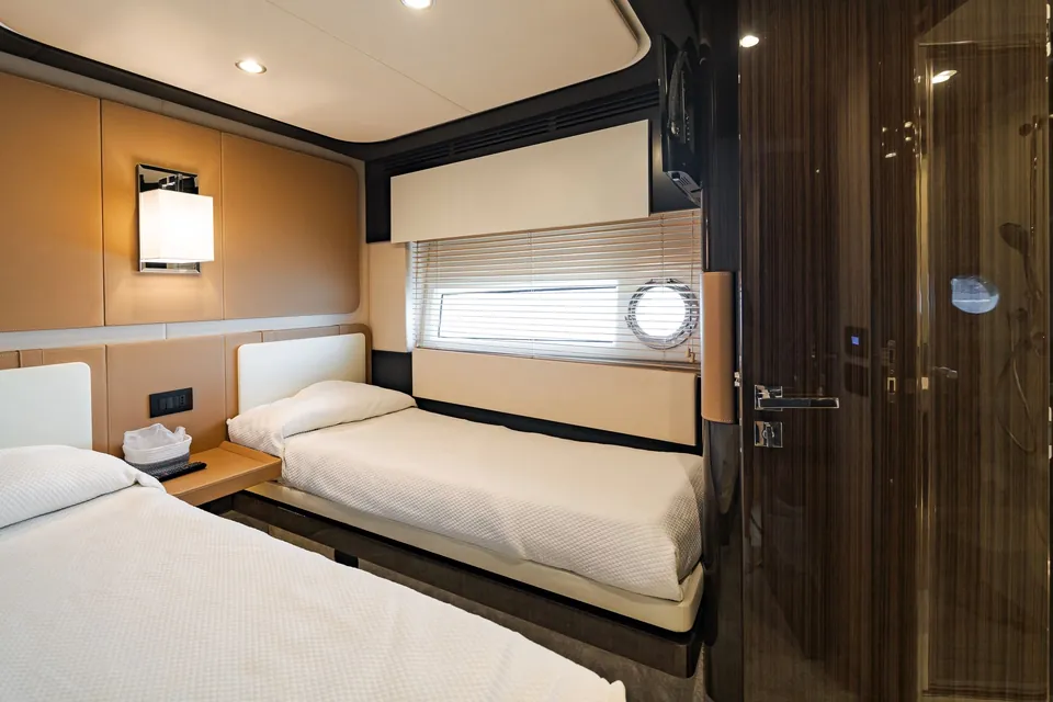JR 28, 2020 Azimut, photo 42