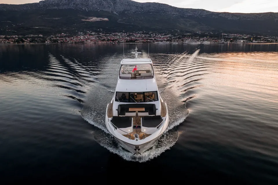 Top Level, 2018 Sunseeker 76 Yacht, photo 2
