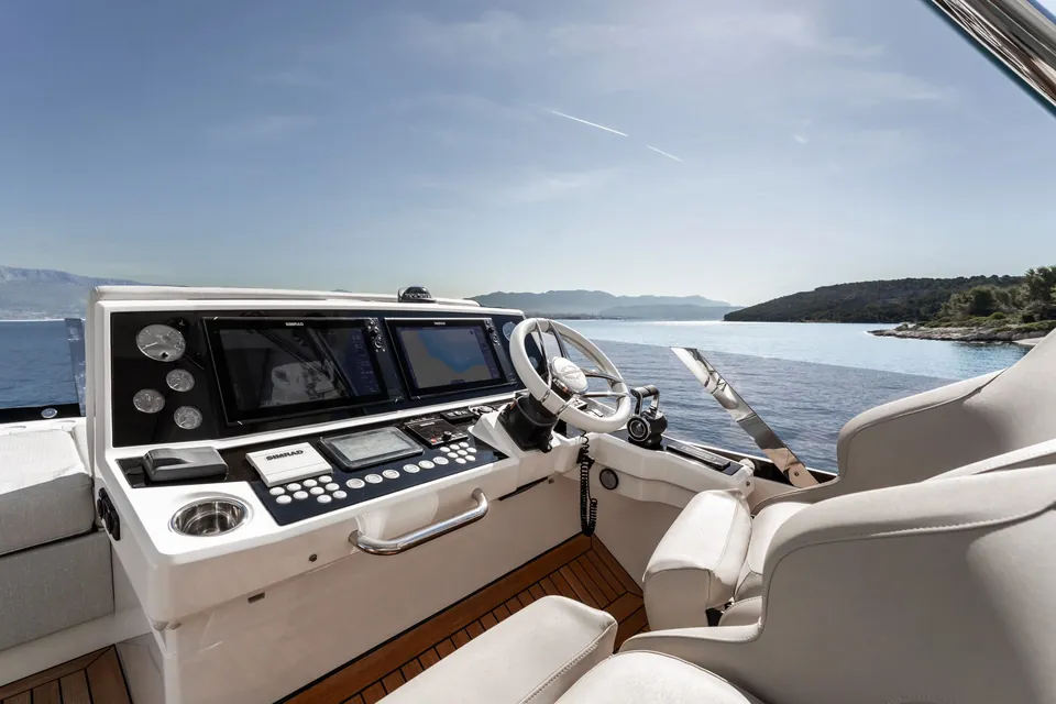 Top Level, 2018 Sunseeker 76 Yacht, photo 14