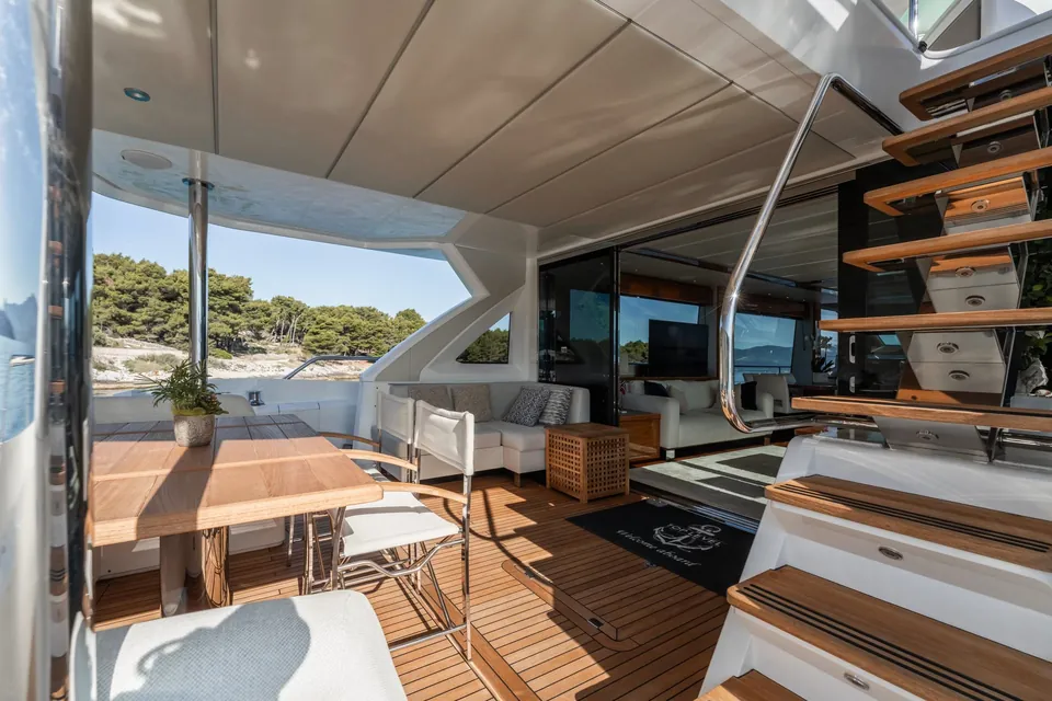 Top Level, 2018 Sunseeker 76 Yacht, photo 17