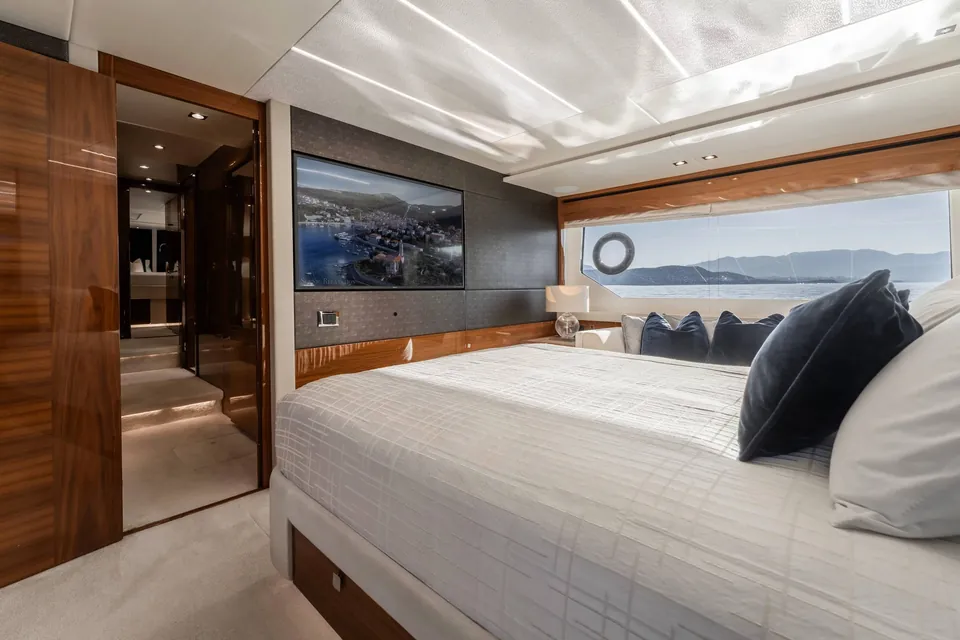 Top Level, 2018 Sunseeker 76 Yacht, photo 25