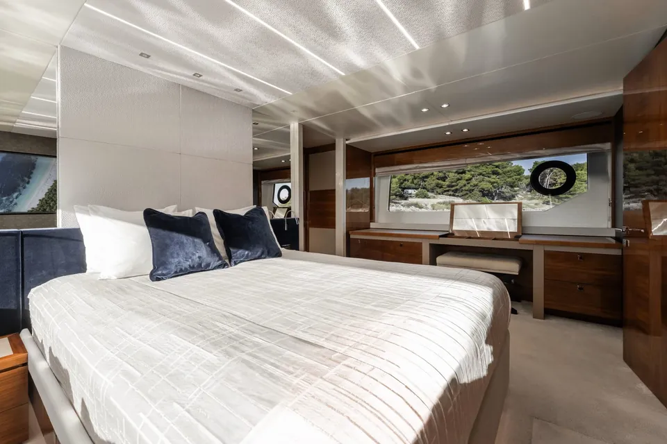 Top Level, 2018 Sunseeker 76 Yacht, photo 26
