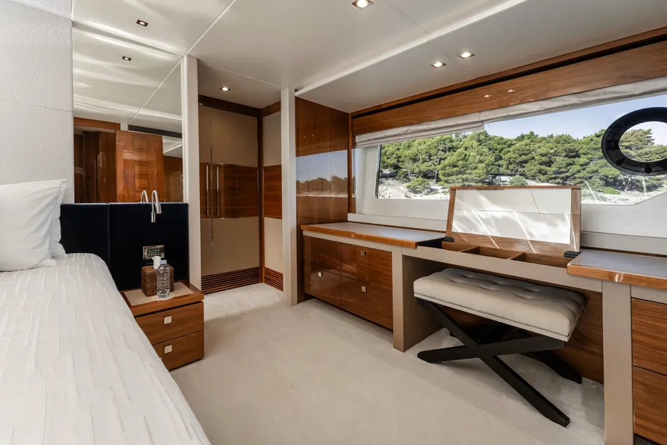 Top Level, 2018 Sunseeker 76 Yacht, photo 27