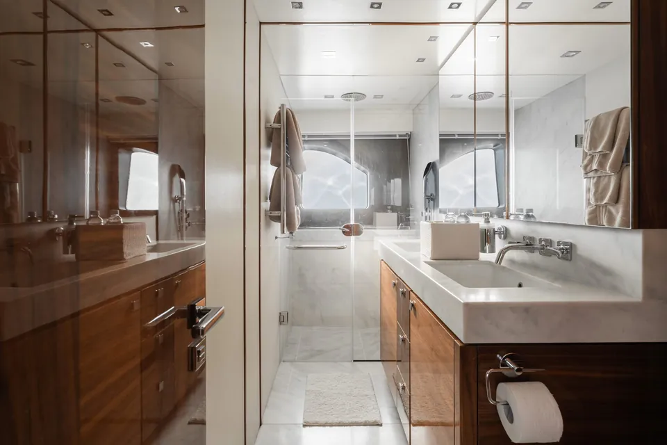 Top Level, 2018 Sunseeker 76 Yacht, photo 28
