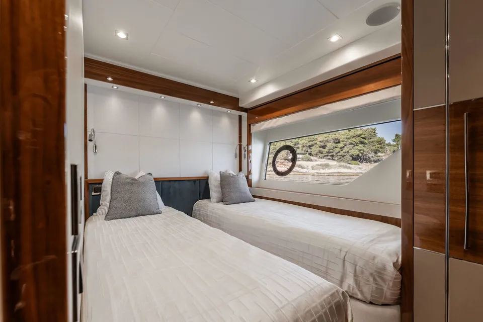 Top Level, 2018 Sunseeker 76 Yacht, photo 29