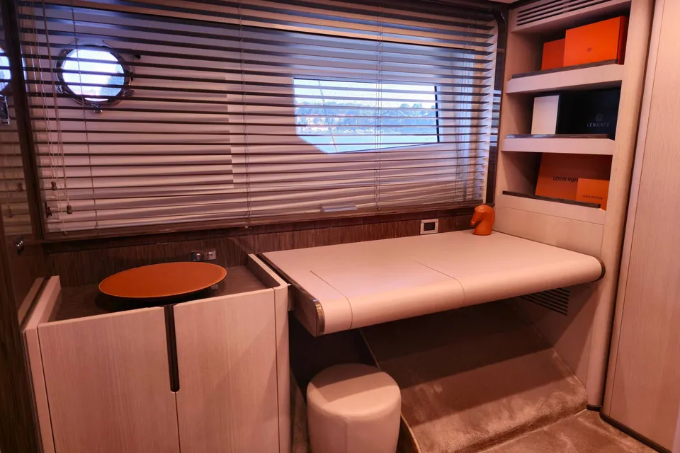 Silvia, 2018 Azimut Grande 30M, photo 18