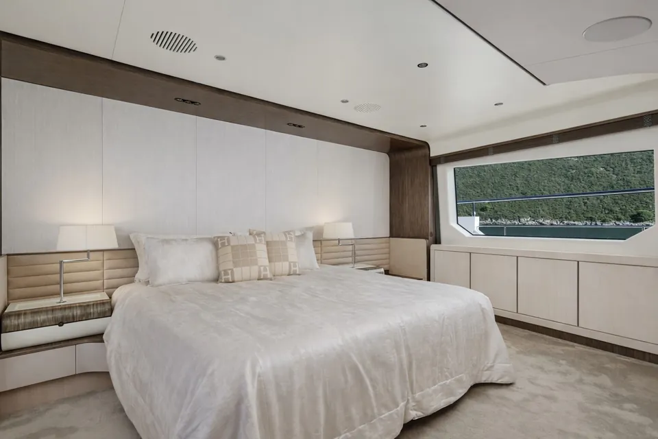 Silvia, 2018 Azimut Grande 30M, photo 22
