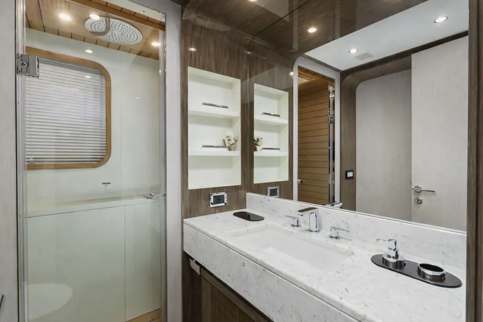 Silvia, 2018 Azimut Grande 30M, photo 24