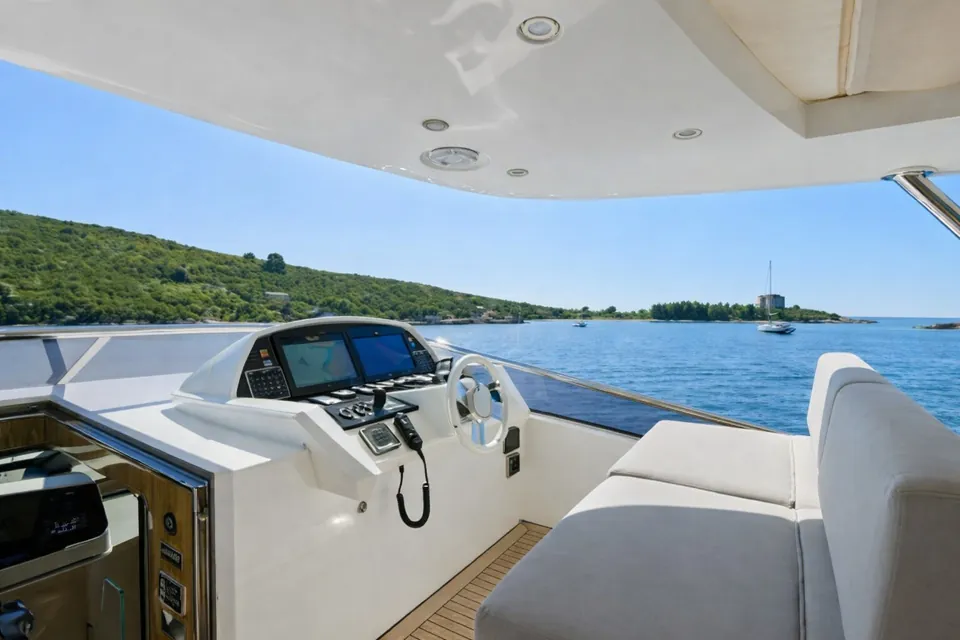 Silvia, 2018 Azimut Grande 30M, photo 26