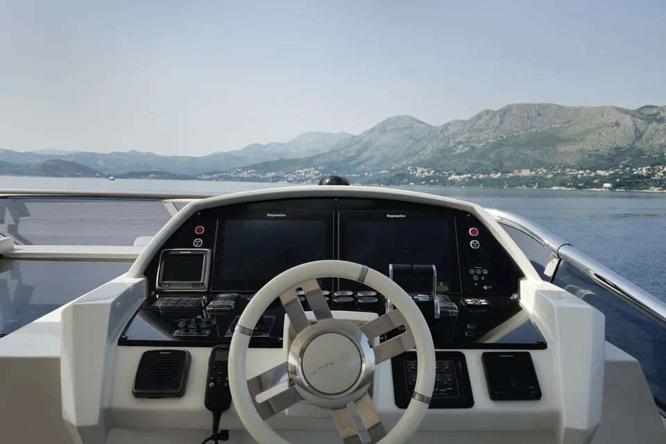 Silvia, 2018 Azimut Grande 30M, photo 27