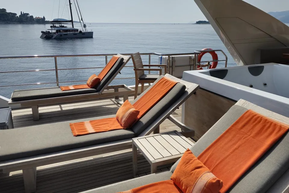 Silvia, 2018 Azimut Grande 30M, photo 32