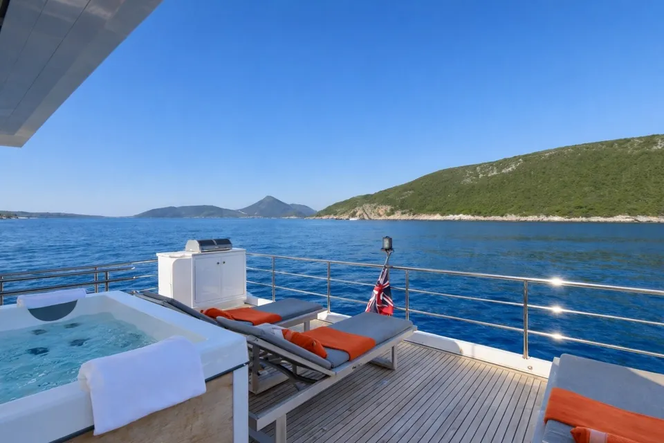 Silvia, 2018 Azimut Grande 30M, photo 33