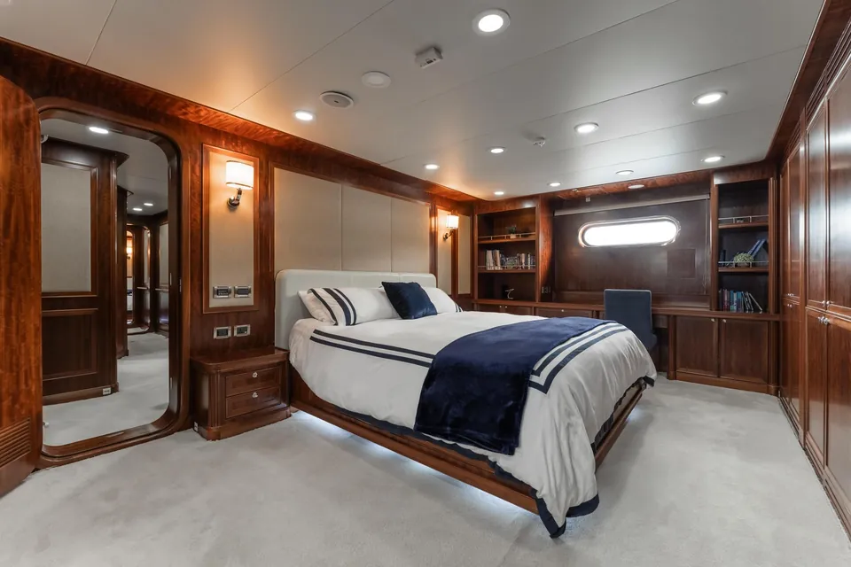 Beyond Capricorn, 2017 Bering Yachts Trawler, photo 13