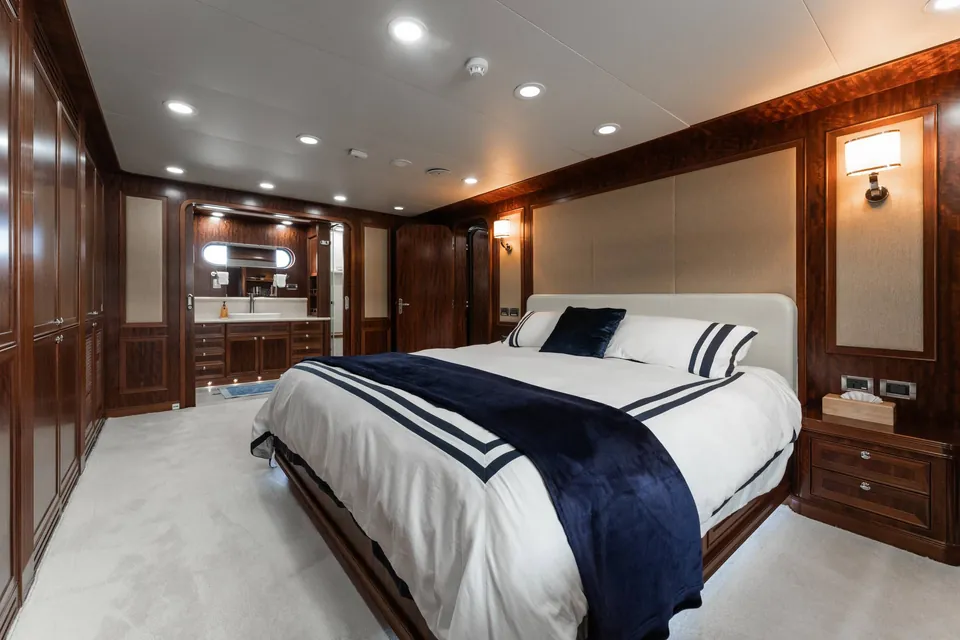 Beyond Capricorn, 2017 Bering Yachts Trawler, photo 14