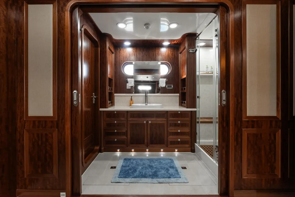 Beyond Capricorn, 2017 Bering Yachts Trawler, photo 15