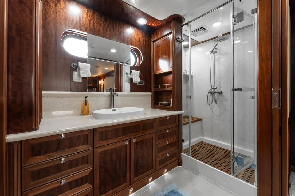 Beyond Capricorn, 2017 Bering Yachts Trawler, photo 16