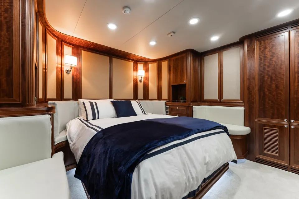 Beyond Capricorn, 2017 Bering Yachts Trawler, photo 17