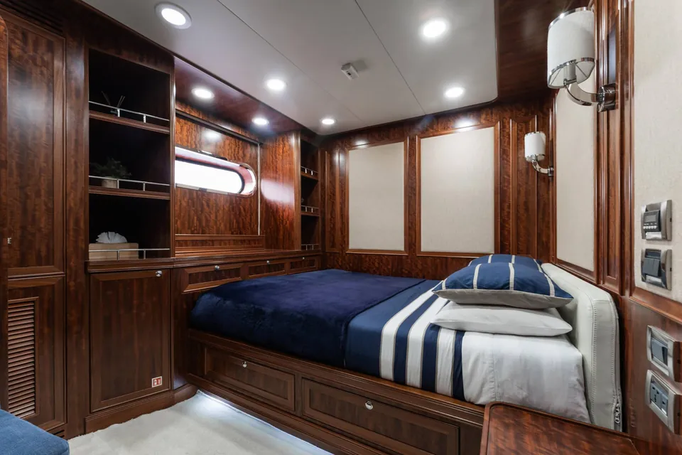 Beyond Capricorn, 2017 Bering Yachts Trawler, photo 19