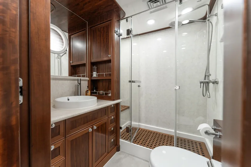 Beyond Capricorn, 2017 Bering Yachts Trawler, photo 23