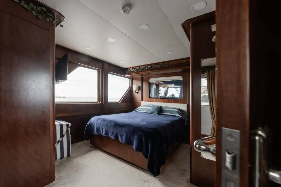 Beyond Capricorn, 2017 Bering Yachts Trawler, photo 32