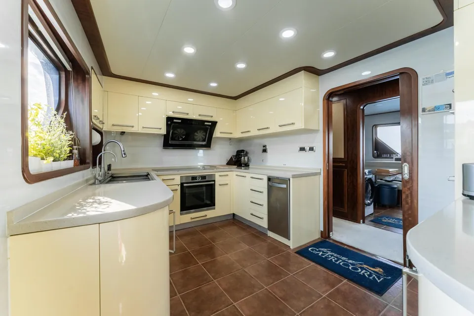 Beyond Capricorn, 2017 Bering Yachts Trawler, photo 34