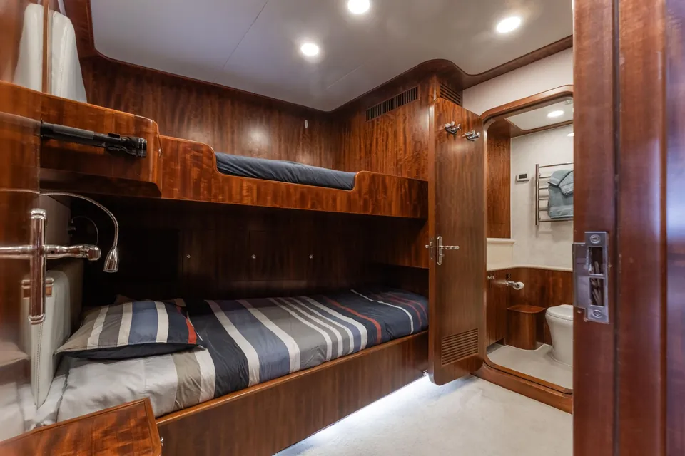 Beyond Capricorn, 2017 Bering Yachts Trawler, photo 36