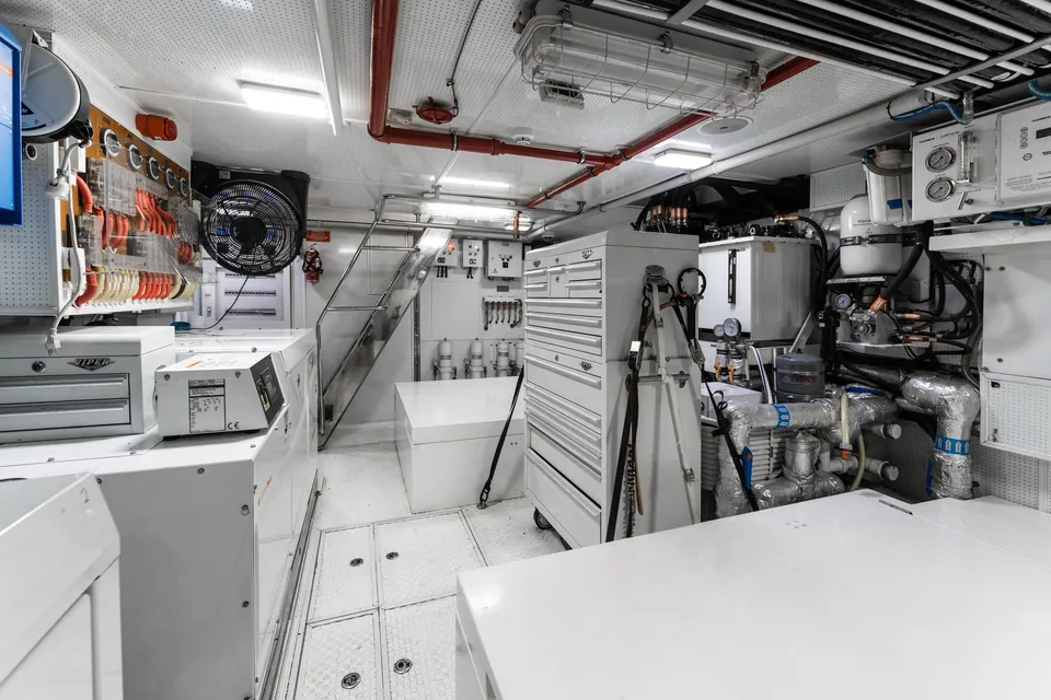 Beyond Capricorn, 2017 Bering Yachts Trawler, photo 37