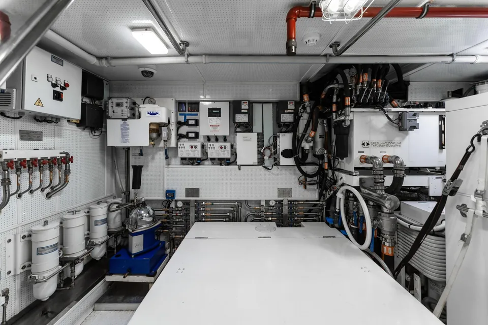 Beyond Capricorn, 2017 Bering Yachts Trawler, photo 39