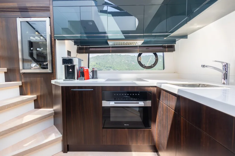 Blossom, 2023 Sunseeker, photo 13