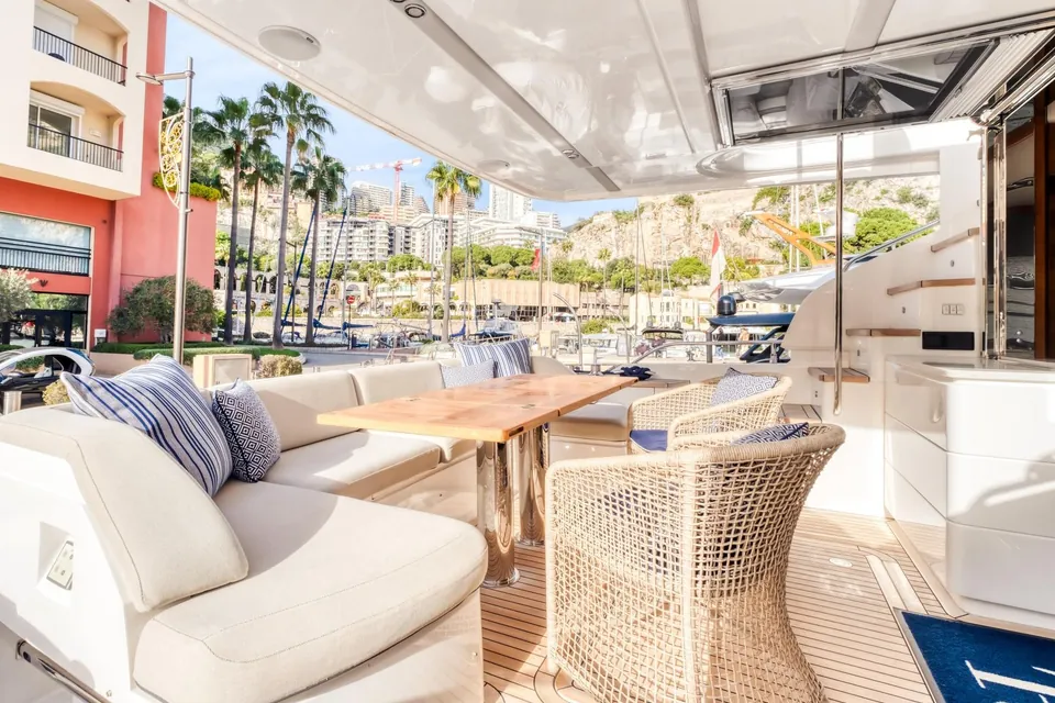 True Riviera, 2016 Princess 68 Fly, photo 4