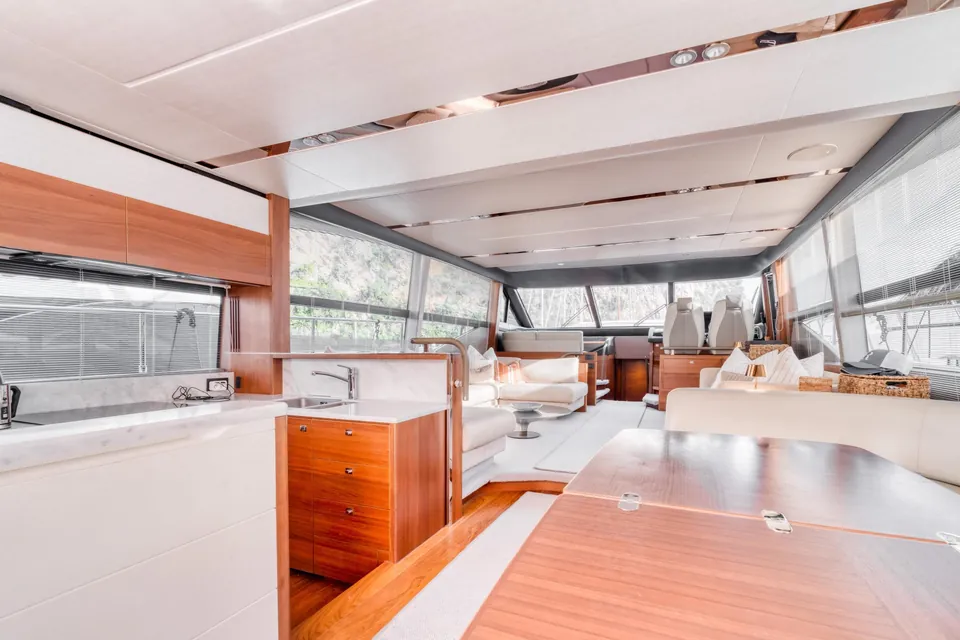 True Riviera, 2016 Princess 68 Fly, photo 8