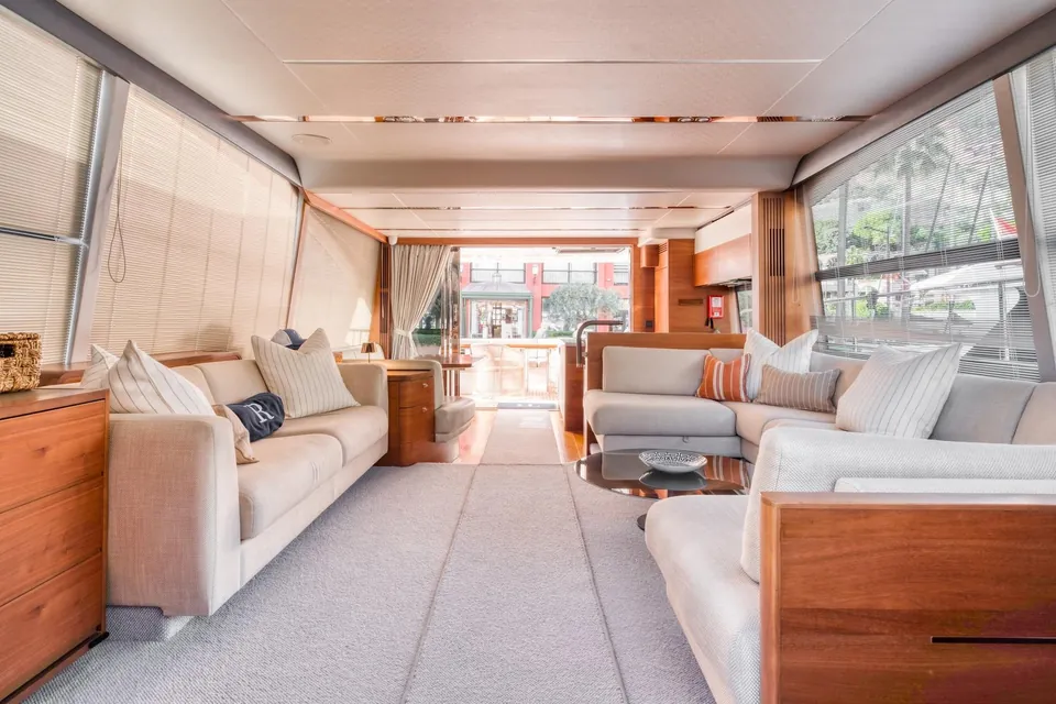 True Riviera, 2016 Princess 68 Fly, photo 9