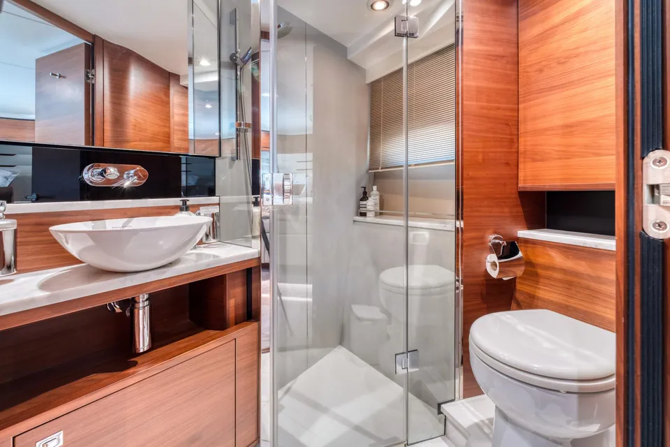True Riviera, 2016 Princess 68 Fly, photo 13