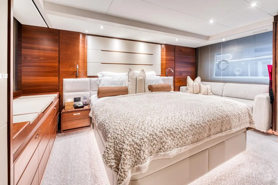 True Riviera, 2016 Princess 68 Fly, photo 14