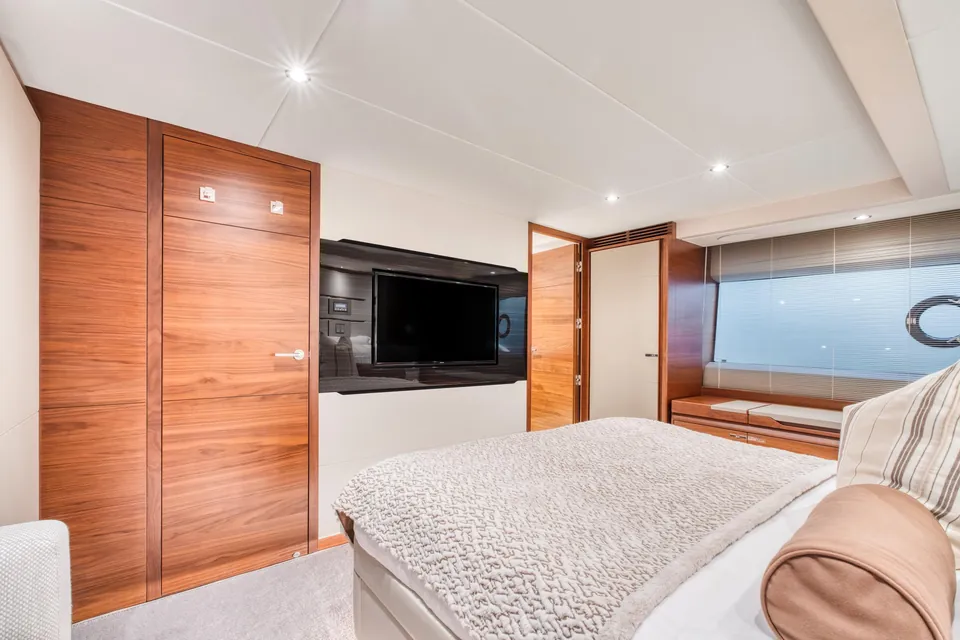 True Riviera, 2016 Princess 68 Fly, photo 15