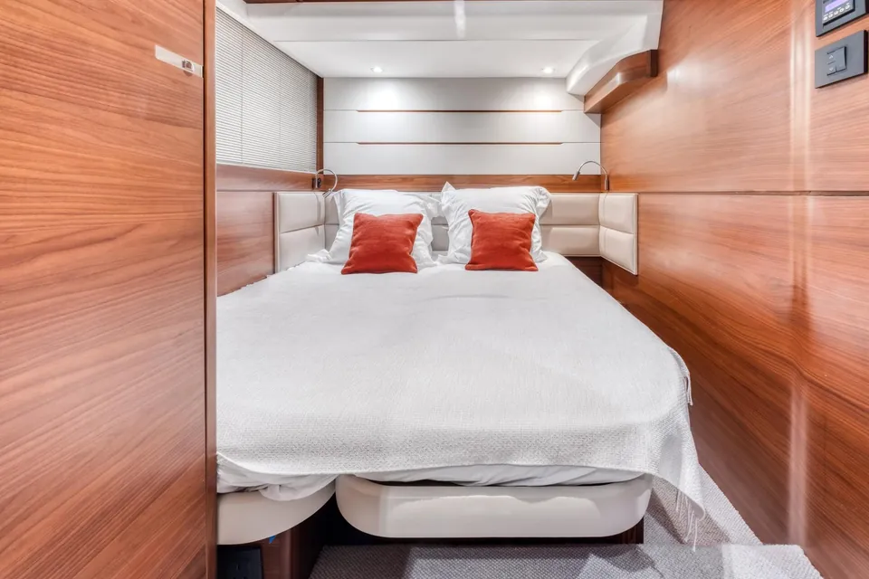 True Riviera, 2016 Princess 68 Fly, photo 17